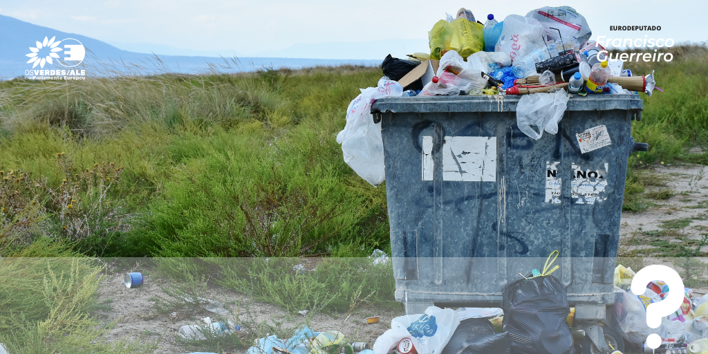 Eurodeputados questionam CE sobre gestão do excesso de resíduos de plástico